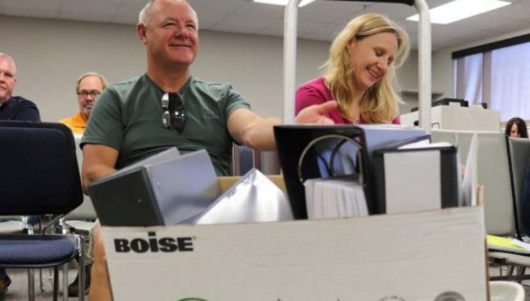 Hundreds wait in three hour line to apply to be an Arkansas medical marijuana biz