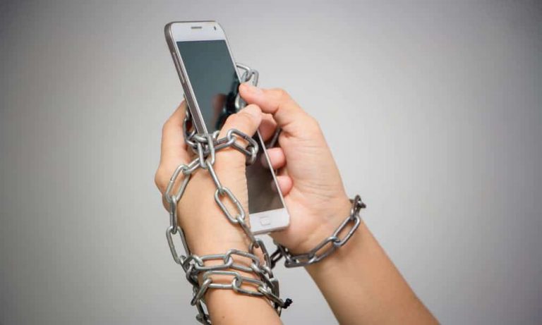 Teens With Smartphones Have A Junkie Mentality And They Need Help