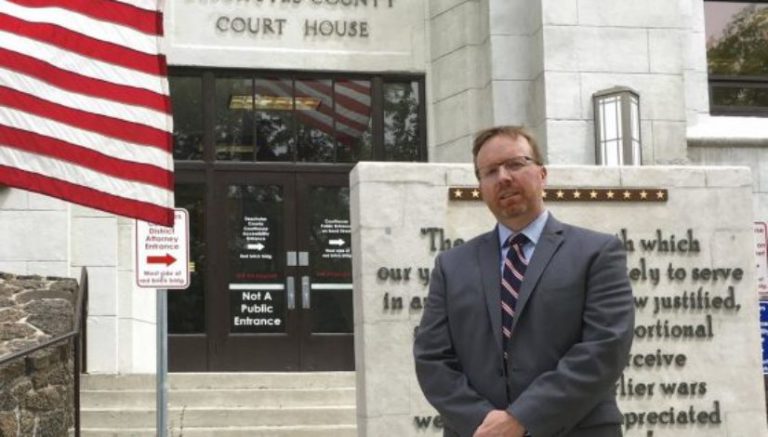 Oregon officials struggle to ID which marijuana grows are legal