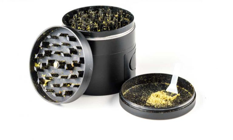 7 Common Marijuana Tools Every Stoner Needs